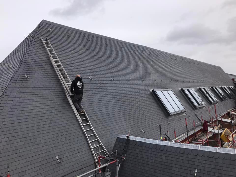 dakwerken groot gebouw
